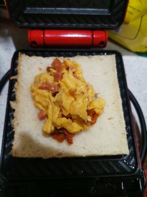 Bruno轻食机之美式火腿炒蛋泡菜三明治的做法 步骤4