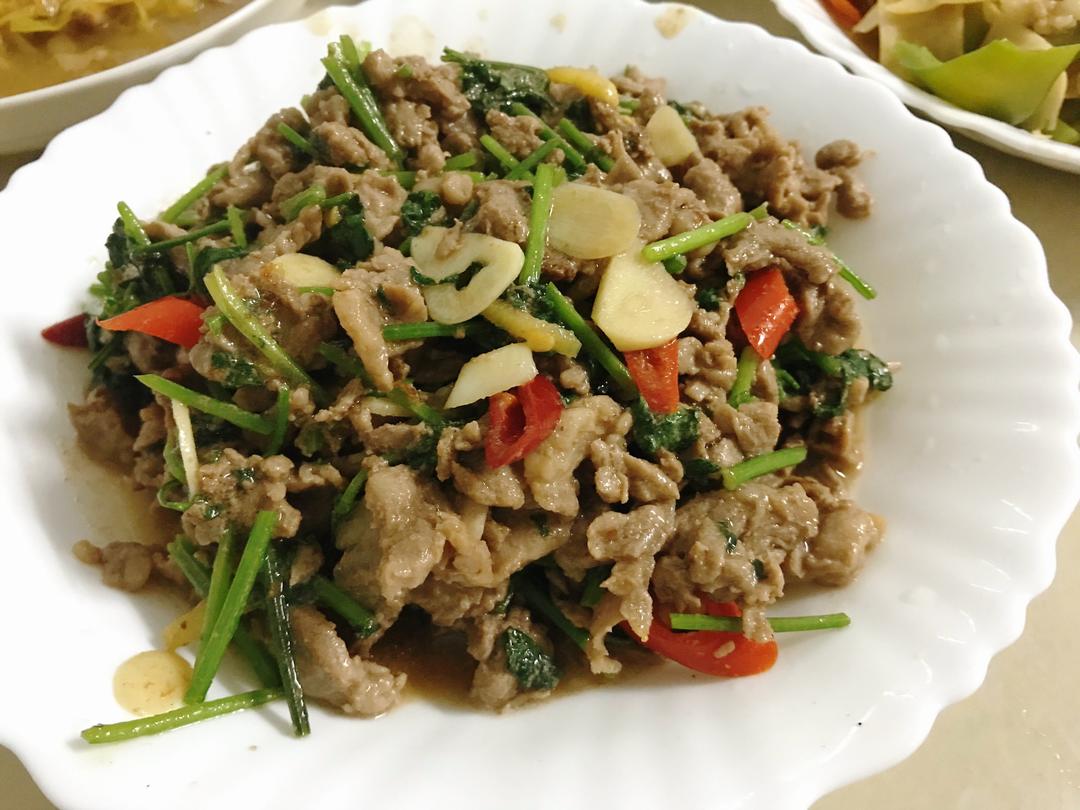 香菜炒牛肉的做法