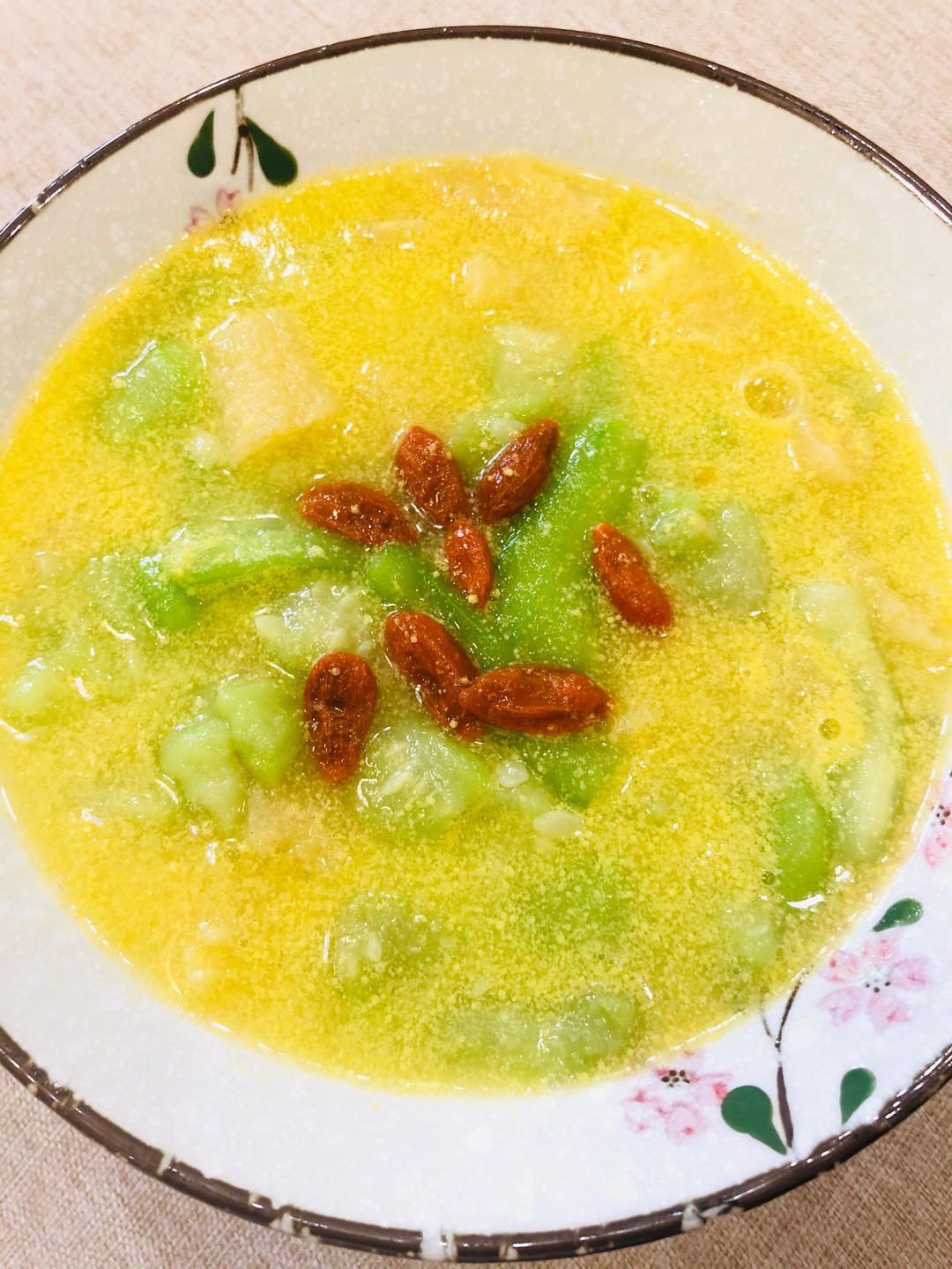 纯素美食｜丝瓜竹荪玉米浓汤