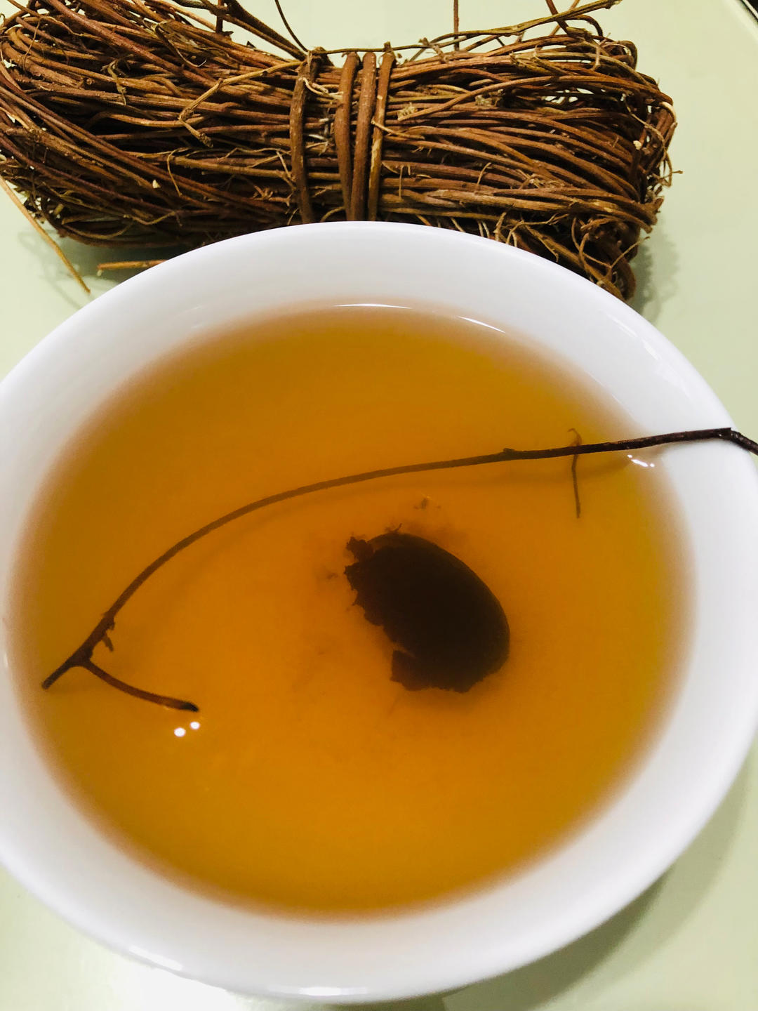 鸡骨草凉茶的做法