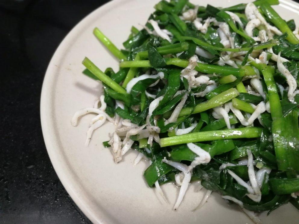 韭菜炒银鱼