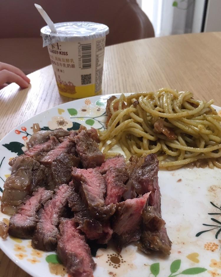 这些煎牛排的小技巧你们都会吗？