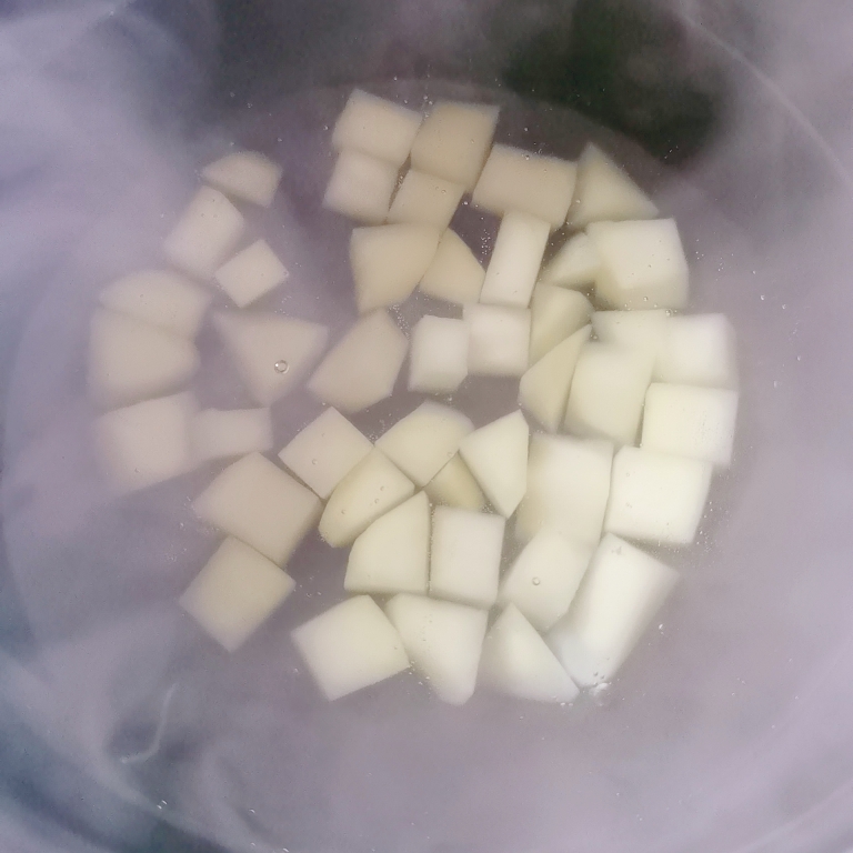 暖冬咖喱河粉汤🔥🔥的做法 步骤2