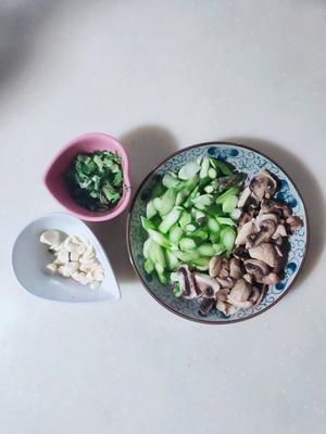 清炒芦笋口蘑的做法 步骤1