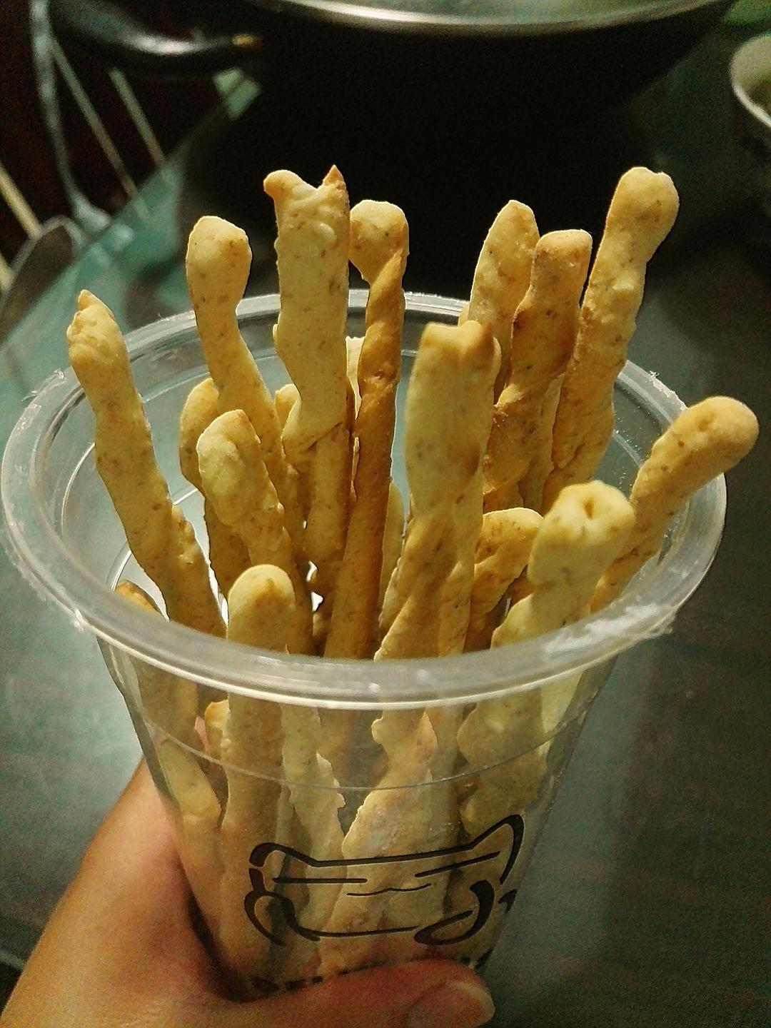 断筋面团 华丽变身 香脆棒 （拯救发酵过度，断筋面团方法）