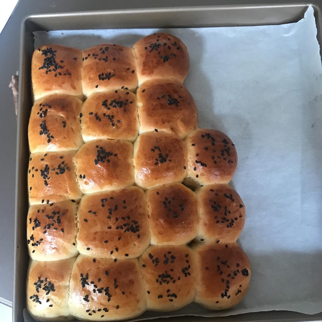 大人小孩都爱不释口的【蜂蜜牛奶小餐包】