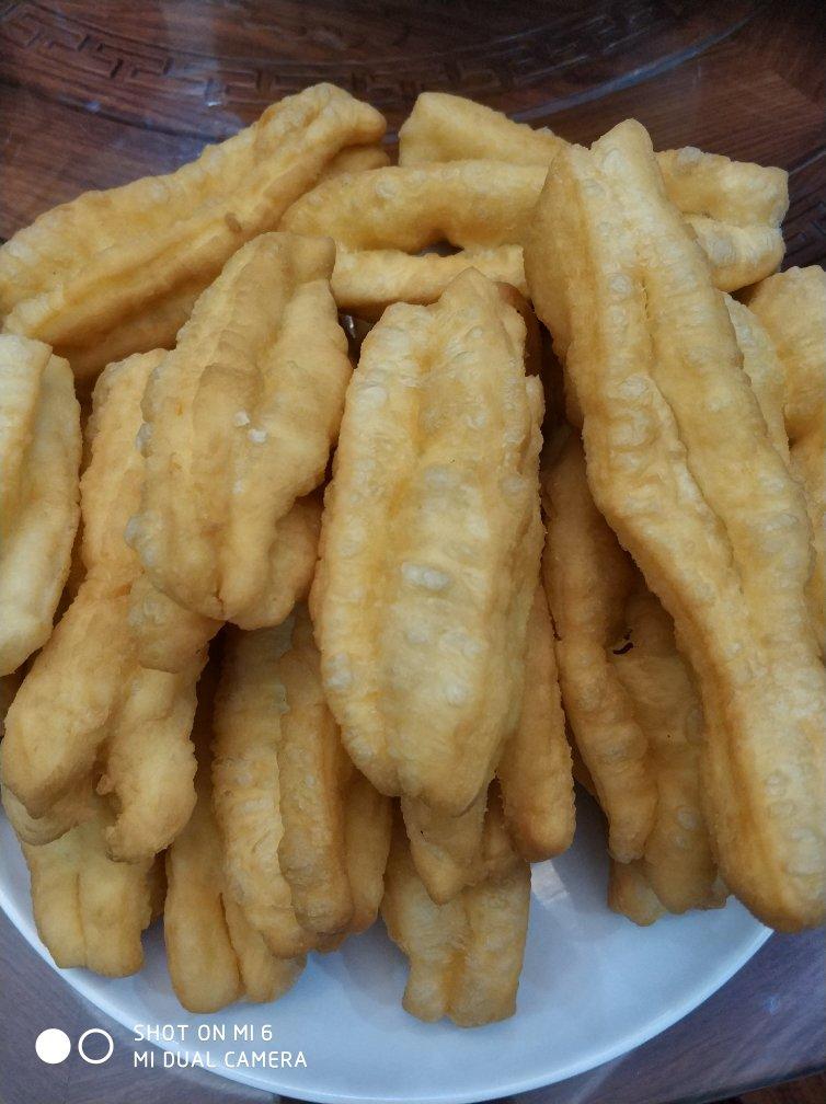 金黄酥脆大油条