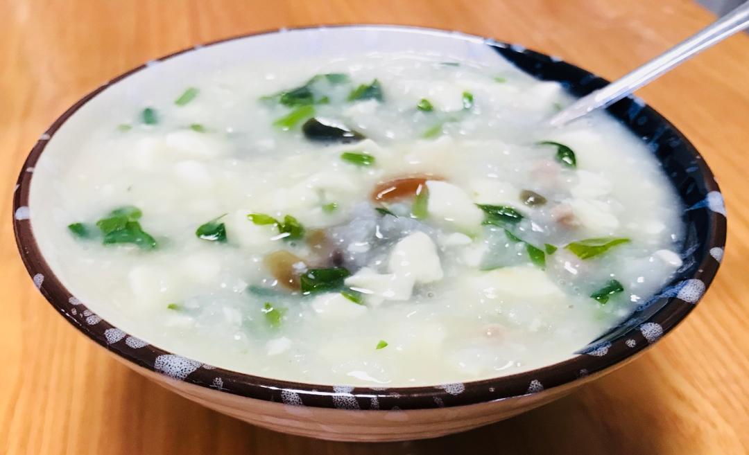 皮蛋瘦肉芹菜豆腐粥