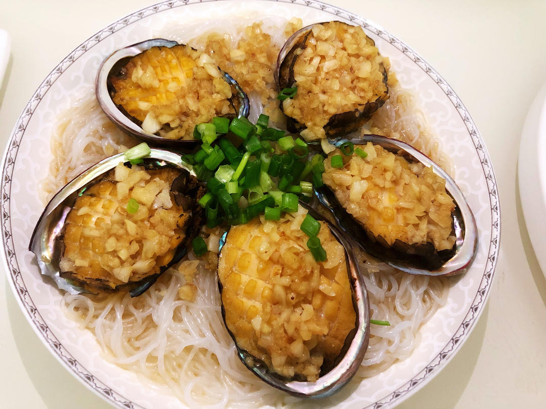 蒜蓉粉丝蒸鲍鱼