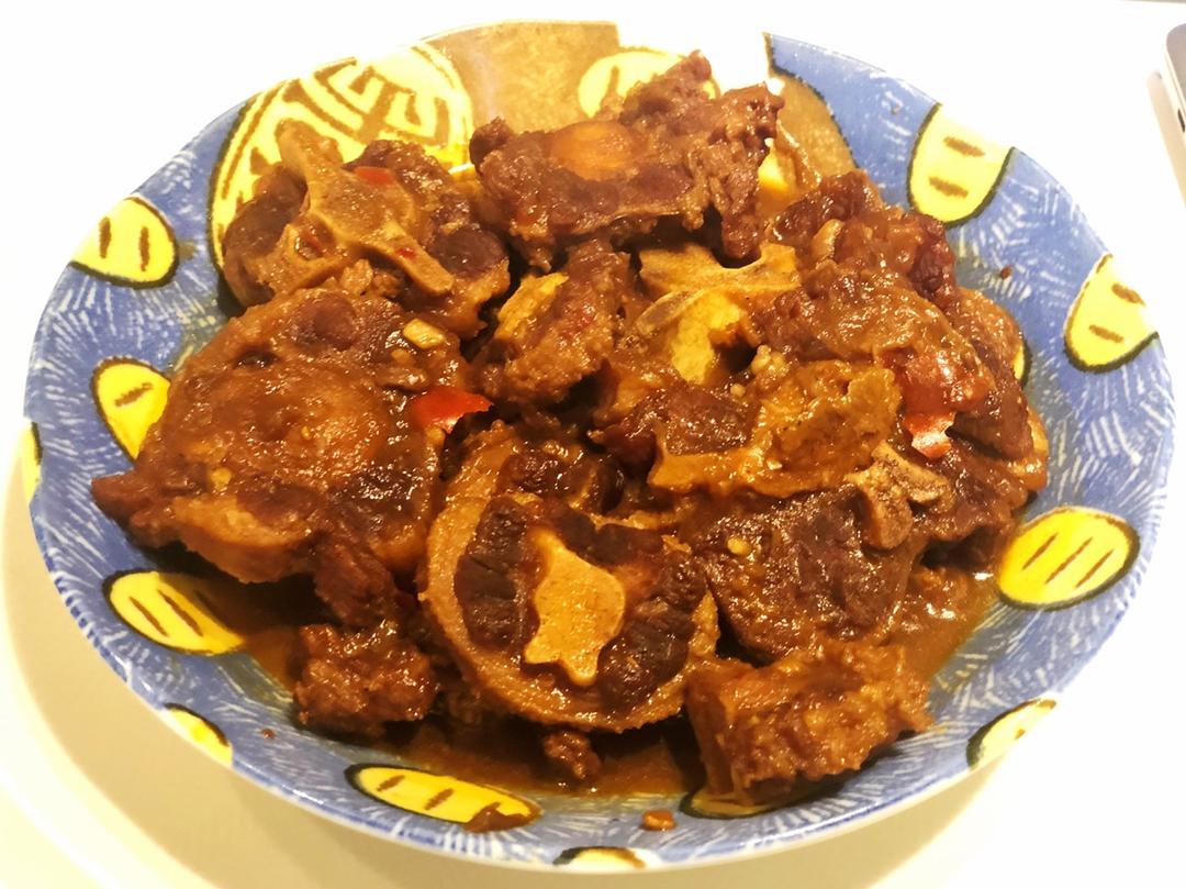 酱烧牛尾