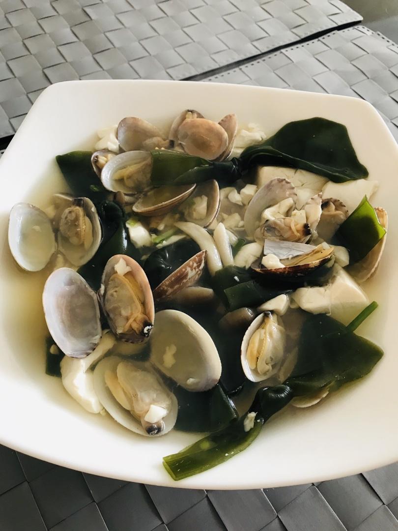 蛤蜊海带豆腐汤