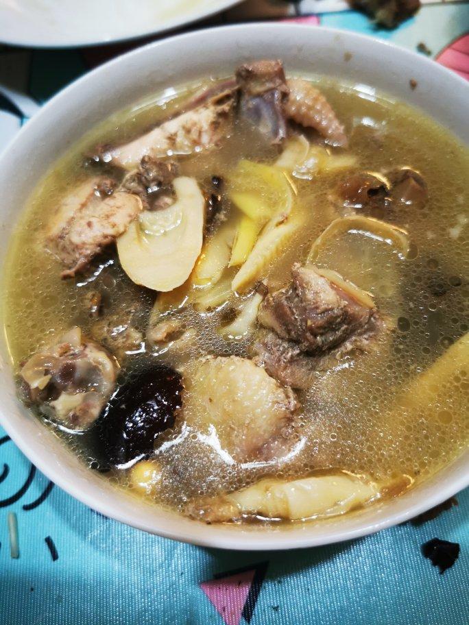 永远夏天616做的香菇竹笋炖鸡汤鲜甜