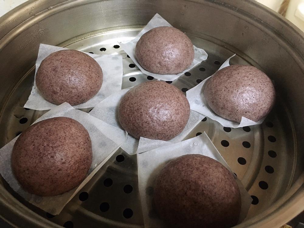 粗粮黑米馒头