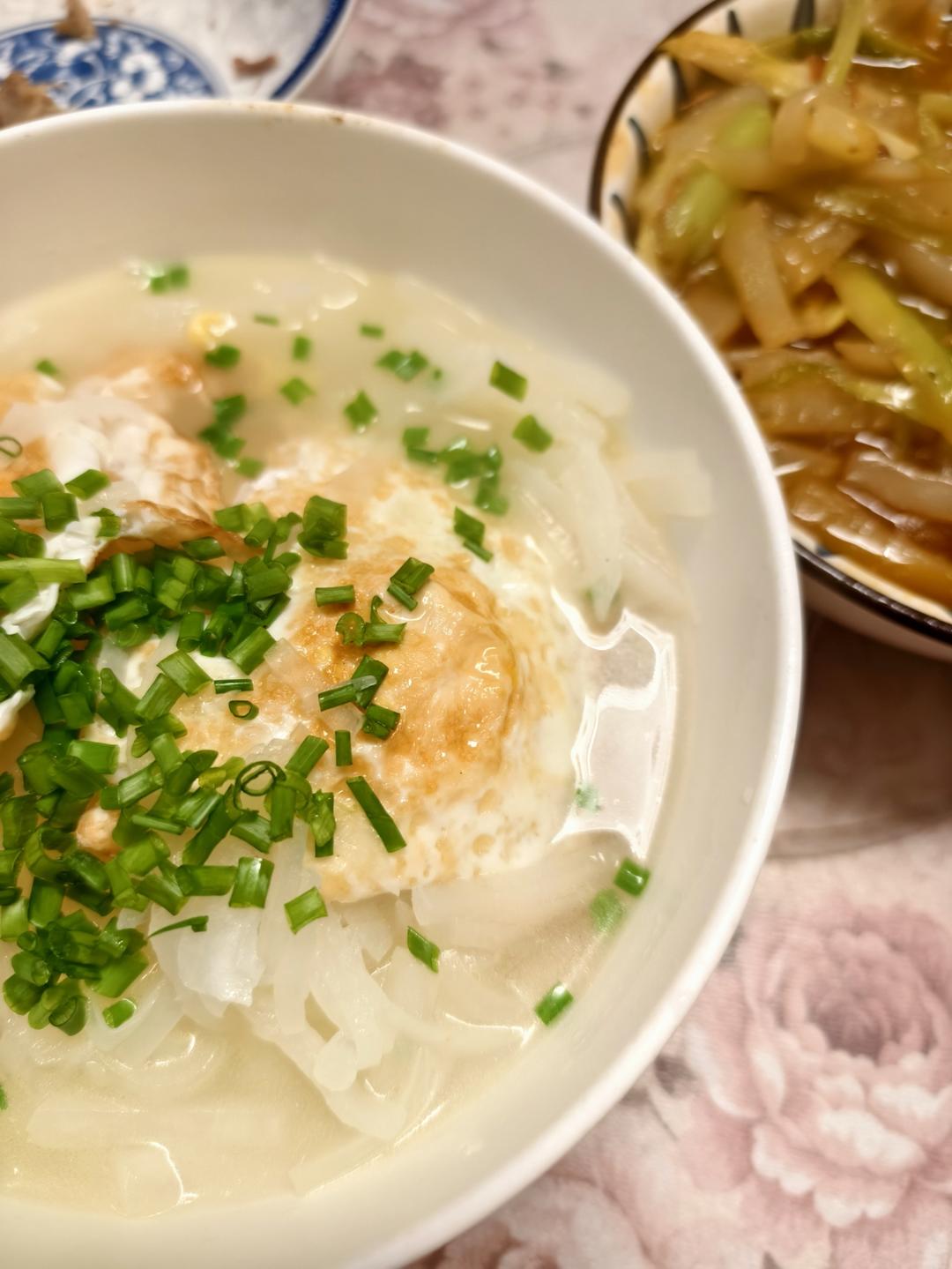 奶白鲜香的萝卜丝煎蛋汤