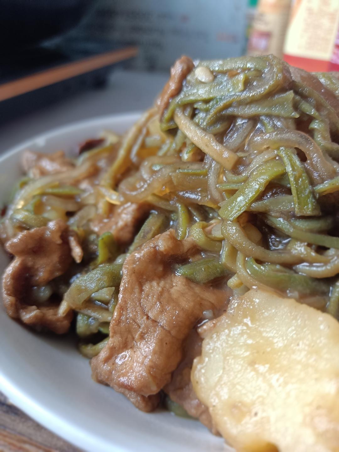 干豆角丝炖五花肉土豆