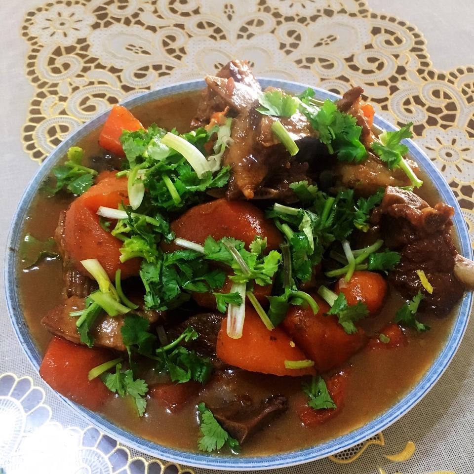 红焖羊肉炖胡萝卜