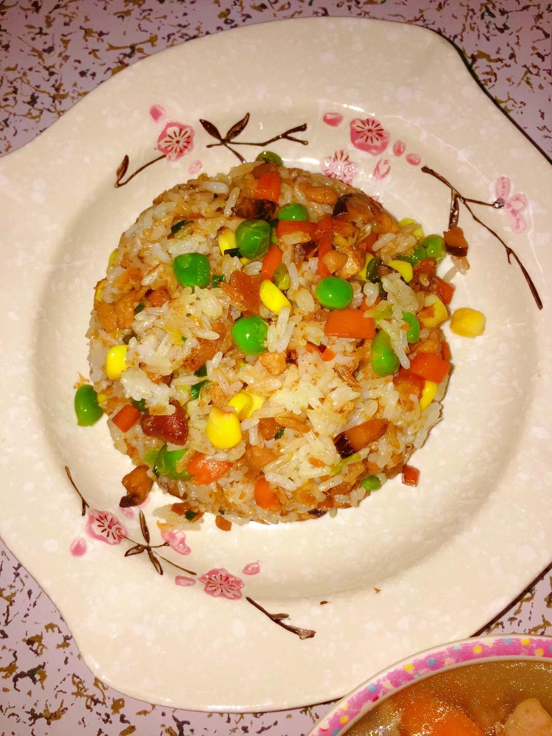 香菇鸡腿焖饭+金盛耳玫瑰花汤