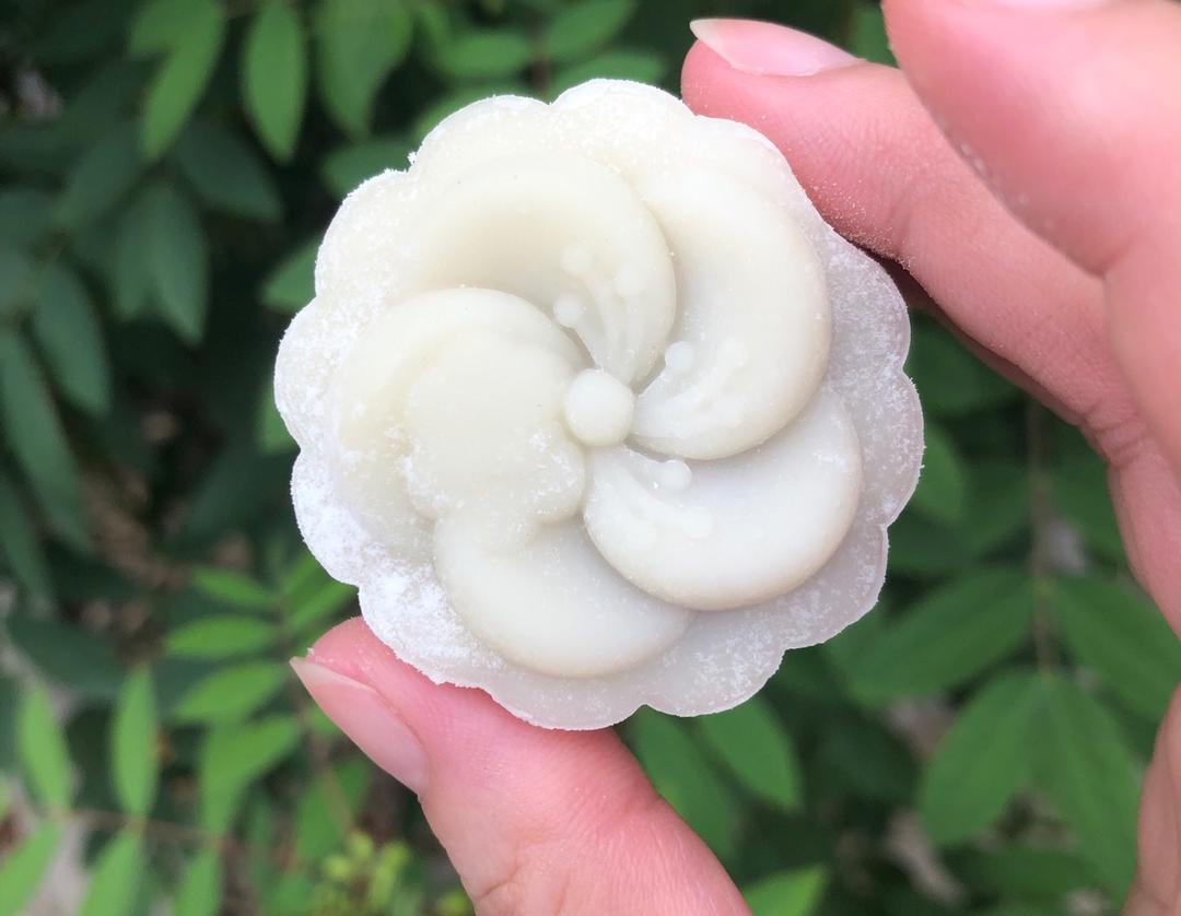 紫薯冰皮月饼