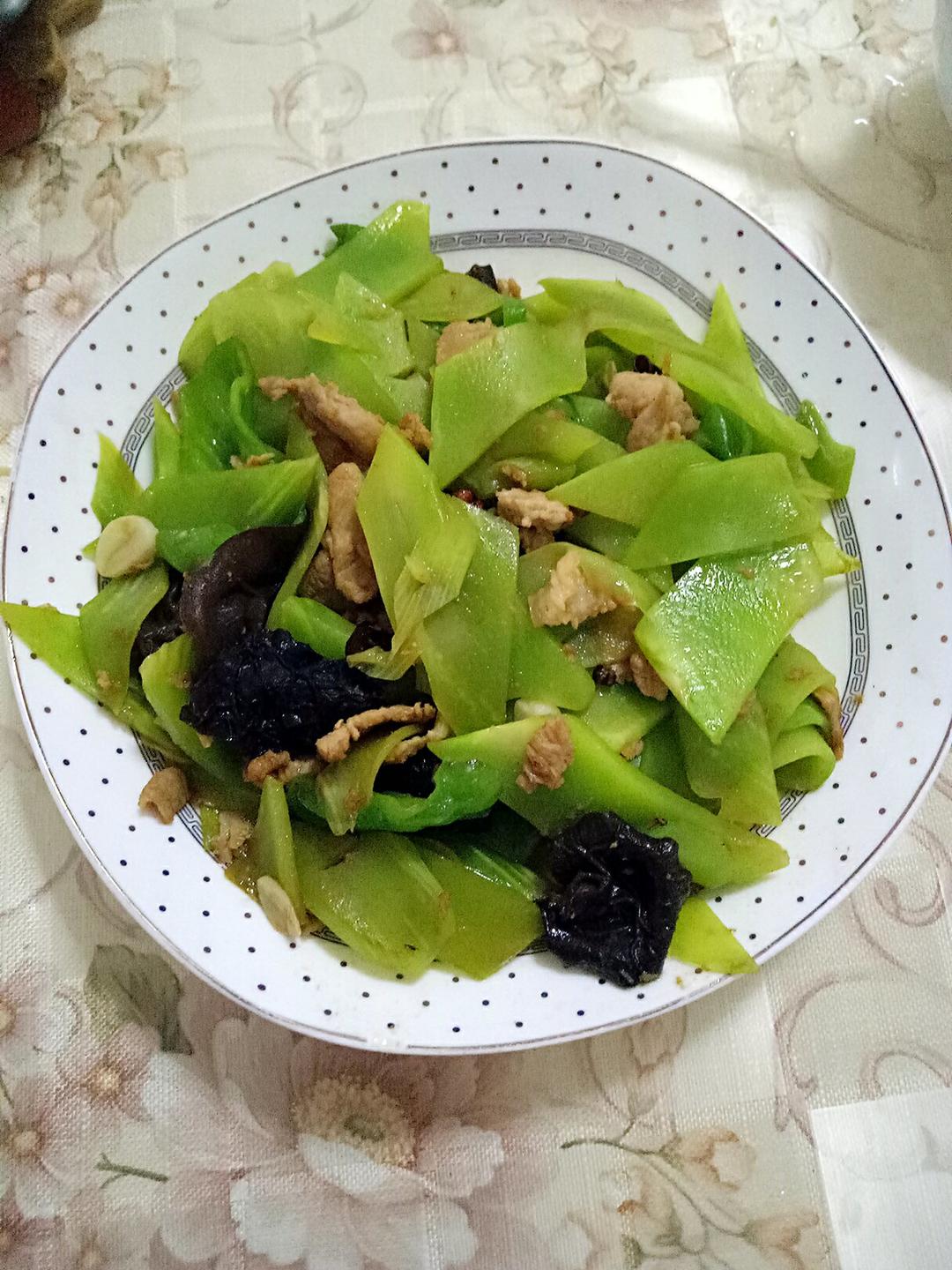 木耳莴笋炒肉片