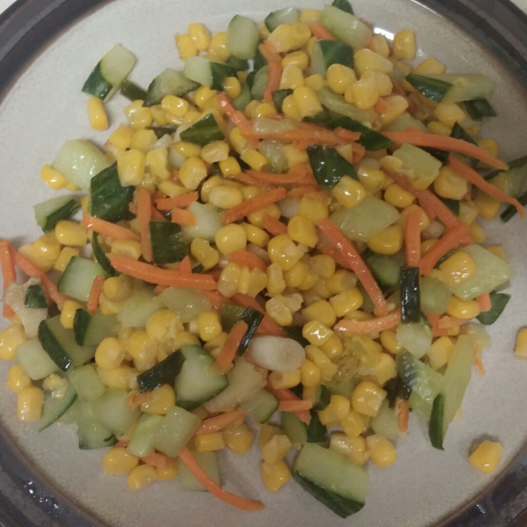 胡萝卜玉米炒黄瓜
