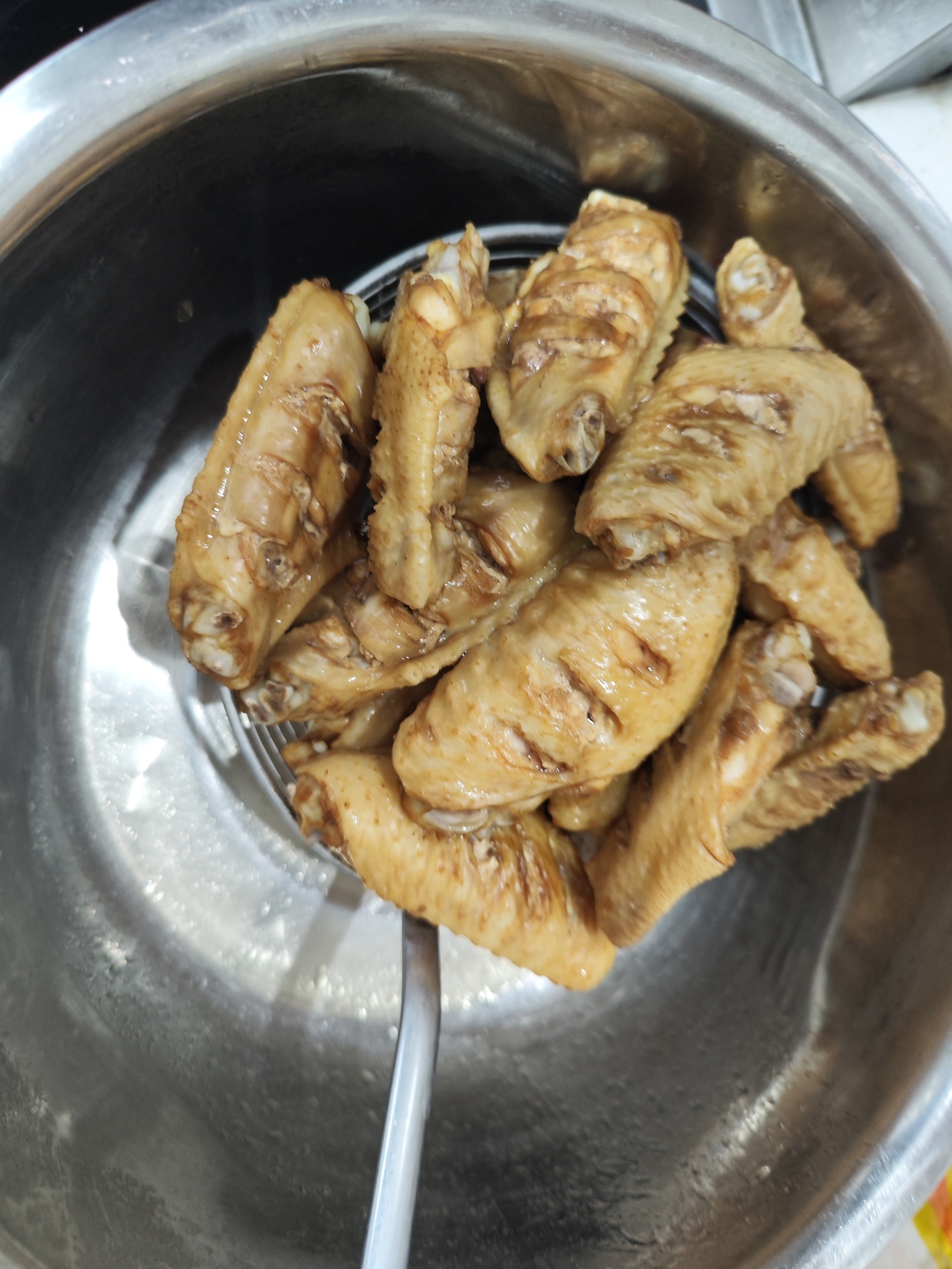 可乐鸡翅炖土豆的做法 步骤3