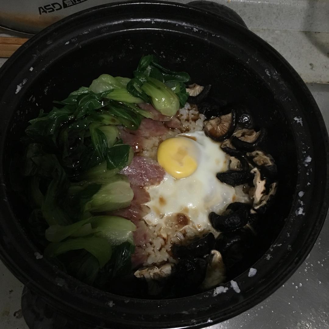 广式腊味煲仔饭