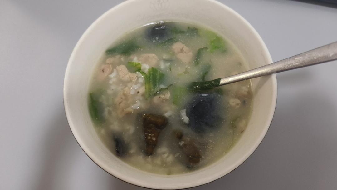 妈妈👩教我做的皮蛋瘦肉粥🥣简单快捷美味😋