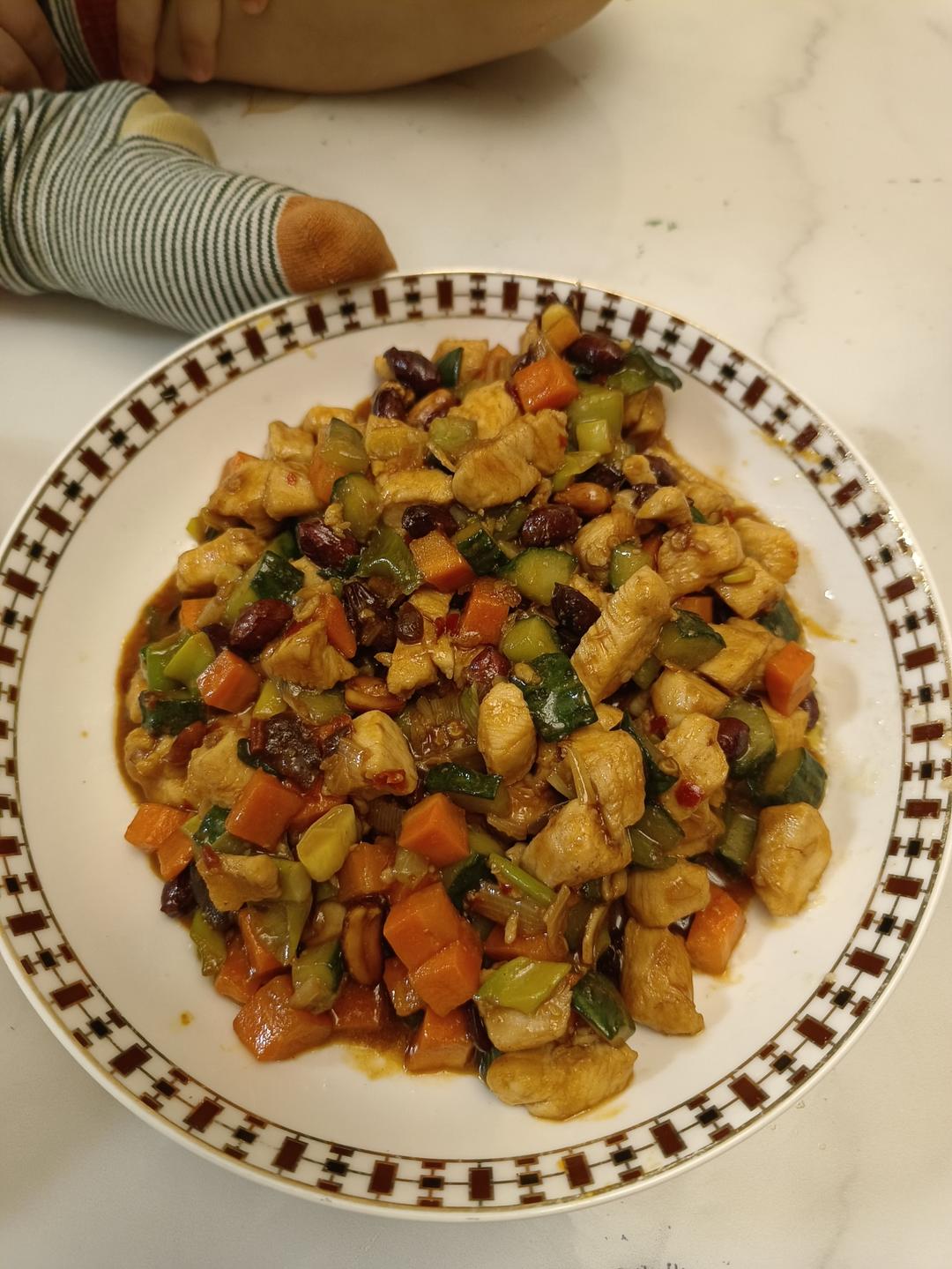 家常快手宫保鸡丁，小朋友也能吃的微辣版，小白也能复刻95%形似，90%味道！