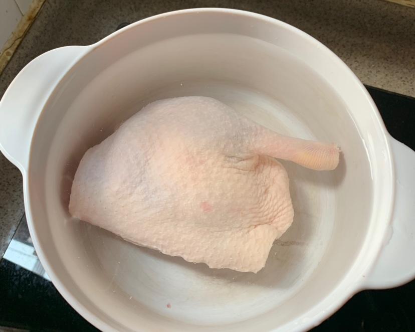 零難度超下飯的家常燉鴨腿的做法 步驟1