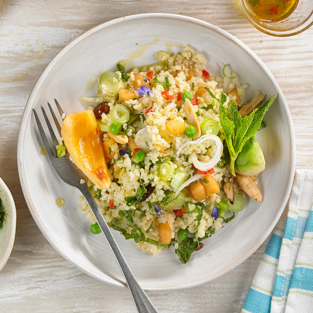 Tabule de bulgur y nísperos