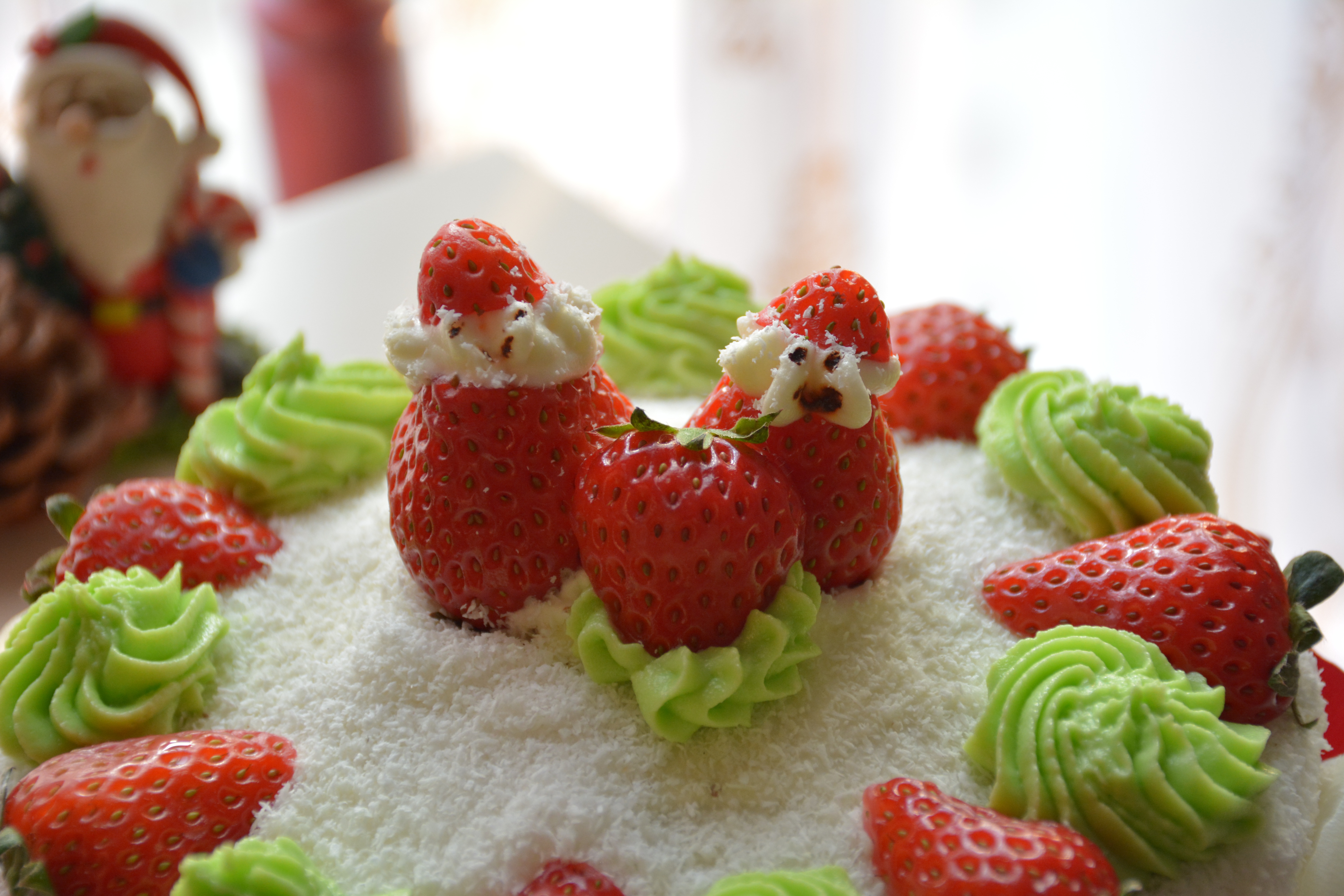 圣诞雪地草莓蛋糕