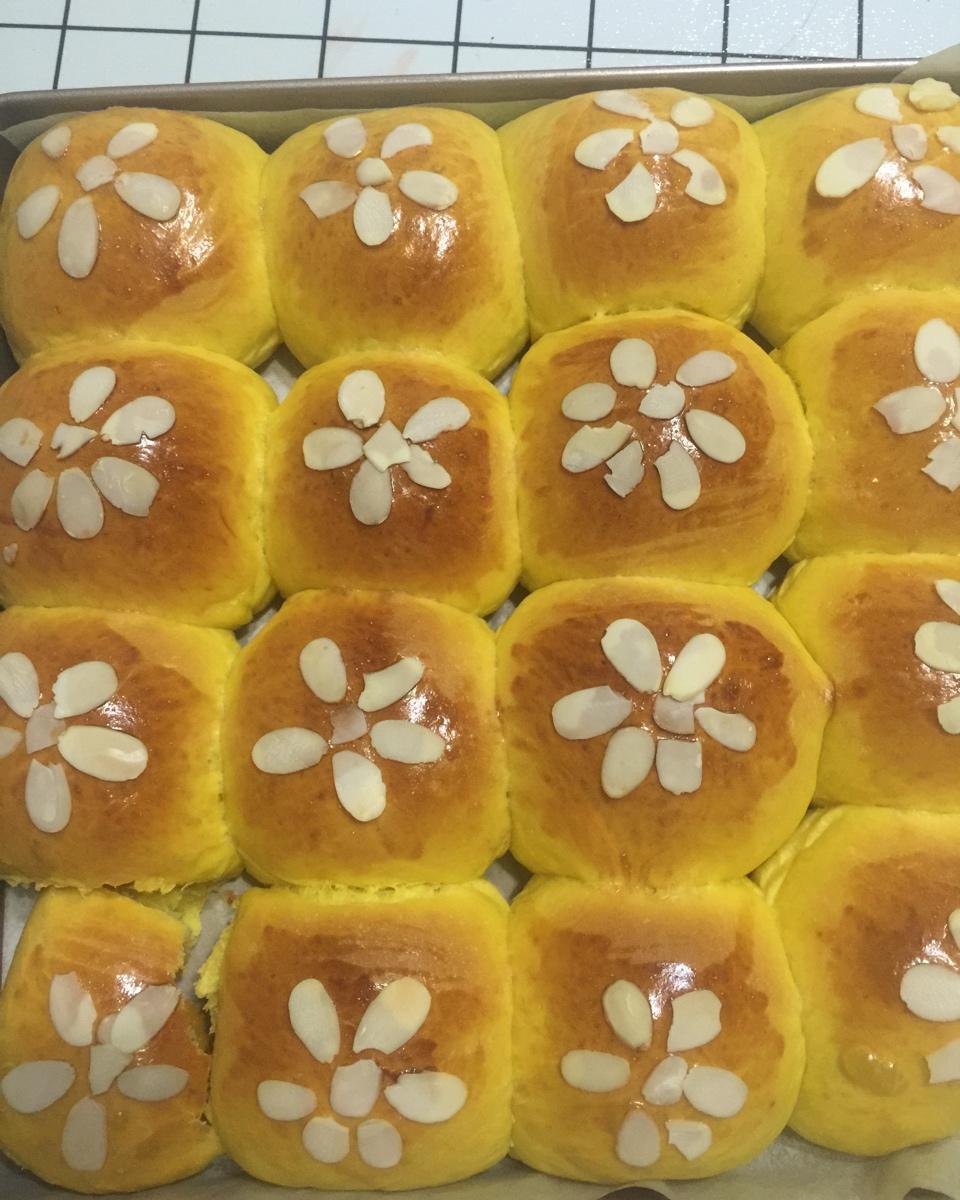 南瓜奶油小餐包（一次发酵）