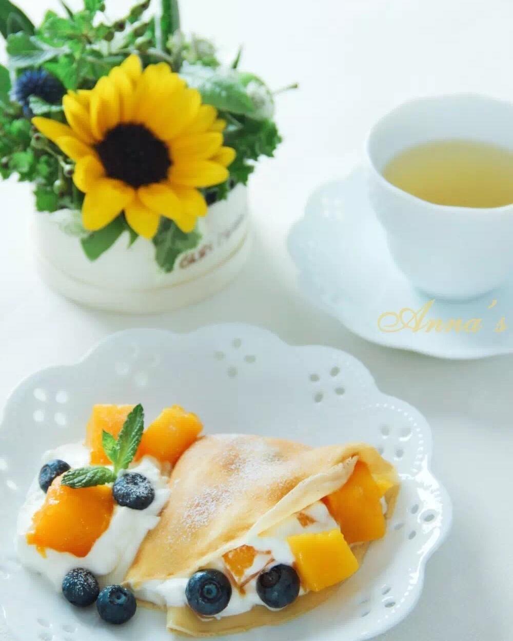 蓝莓芒果可丽饼