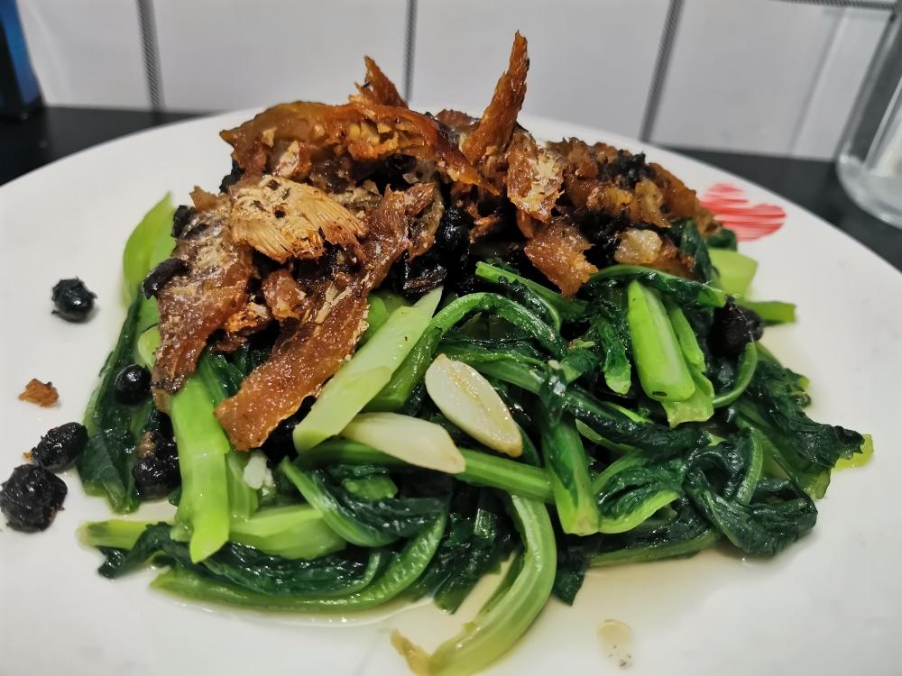 油麦菜经典搭档～豆豉鲮鱼罐头炒油麦菜，老广食谱的做法