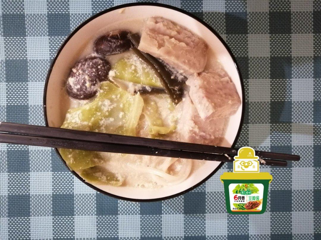 暖暖你的胃_雨后来碗豆浆汤面