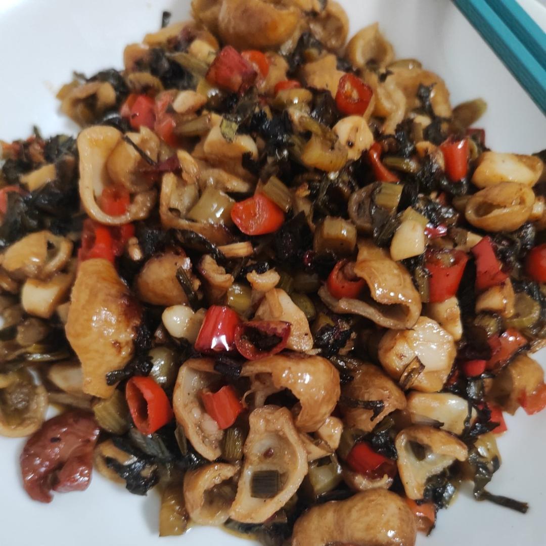 你们要的酸菜炒肥肠教程来了，好吃巨下饭！