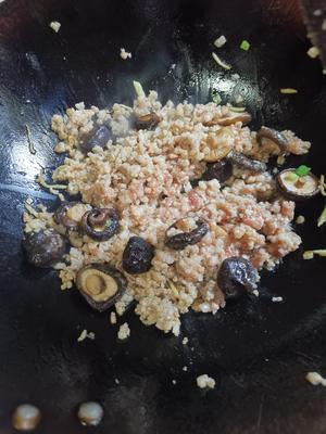 不可不试的香菇皮蛋瘦肉粥的做法 步骤5