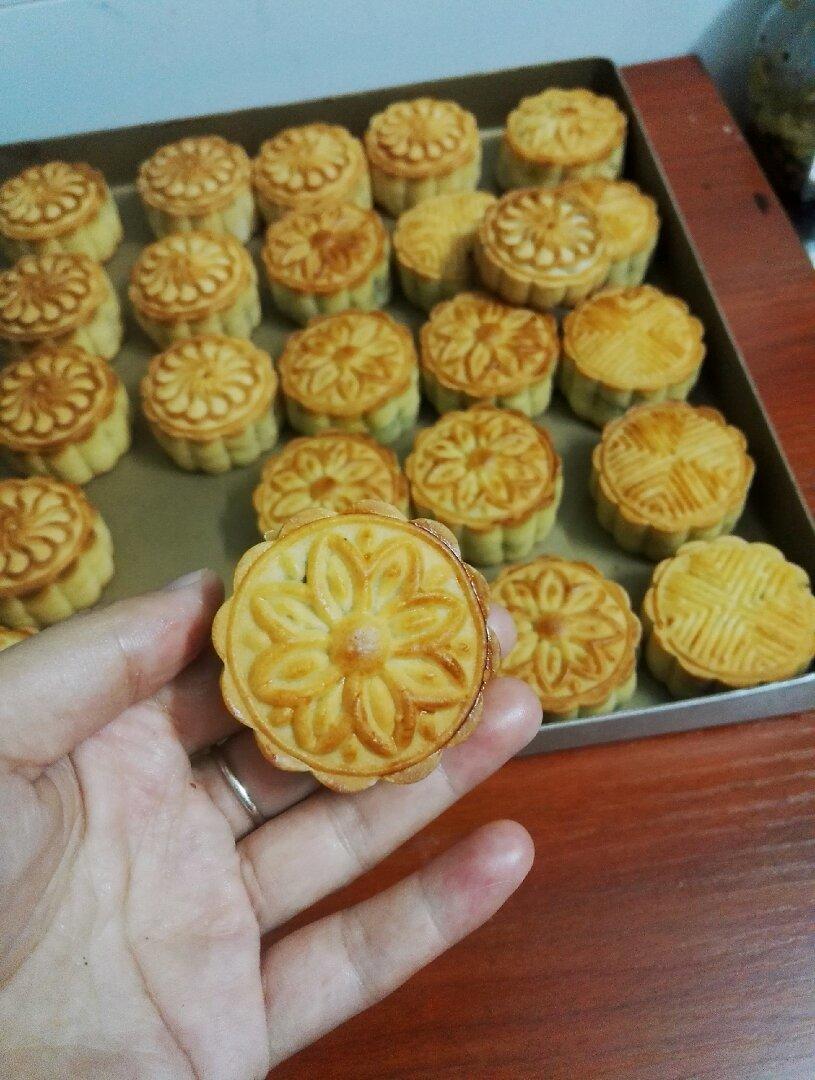 广式月饼—蛋黄莲蓉月饼
