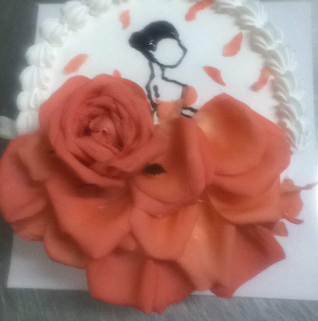 玫瑰花瓣生日蛋糕