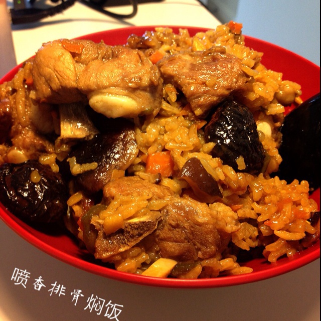 喷香排骨焖饭（爆好吃）