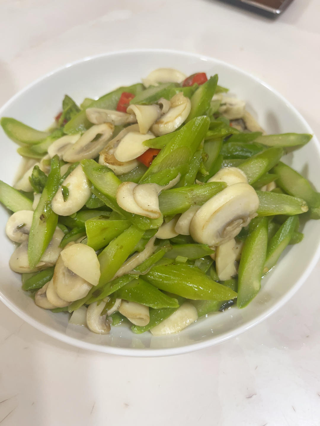 芦笋炒口蘑(小红书）