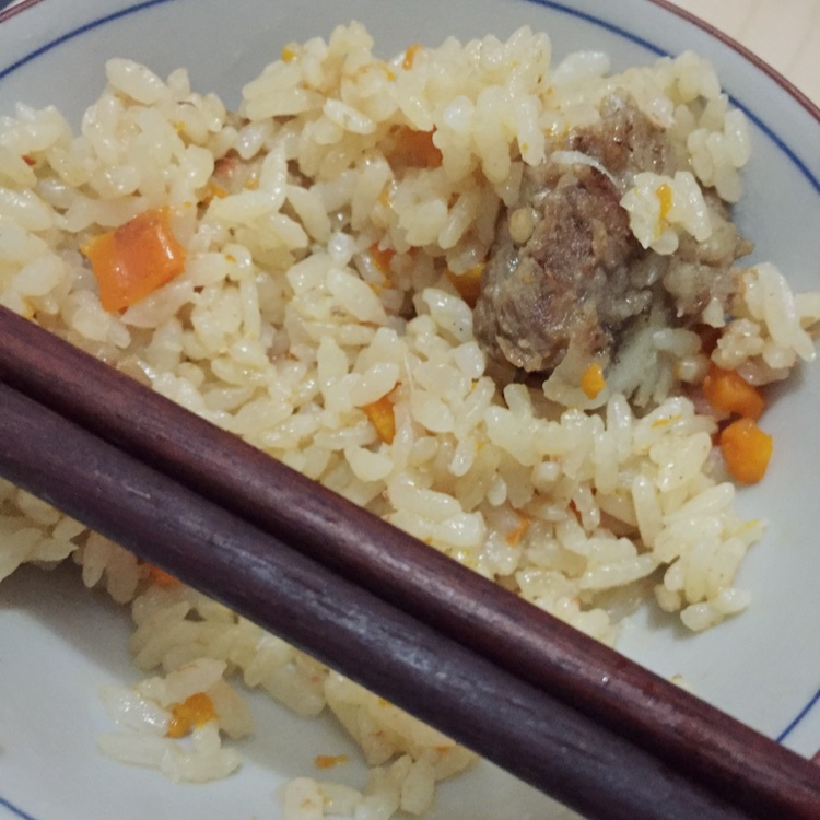 喷香排骨焖饭（爆好吃）