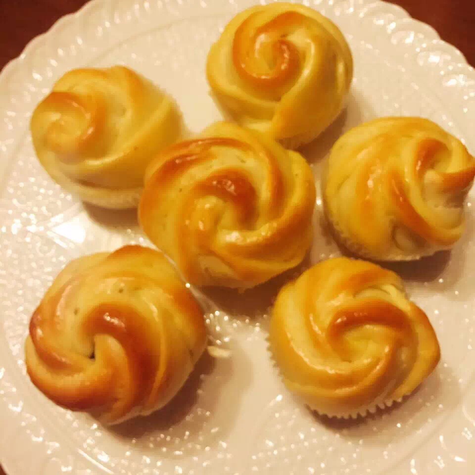 视频菜谱-松软花朵纸杯面包（厨师机版）