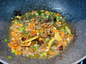 尖椒肉末炒黄豆的做法 步骤3