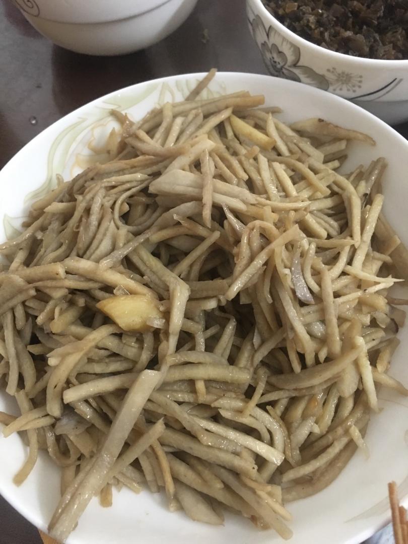 芋头丝炒蒜