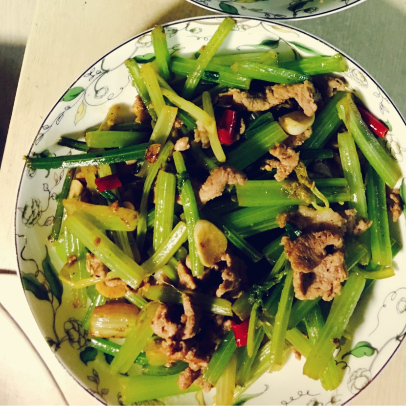 芹菜炒肉