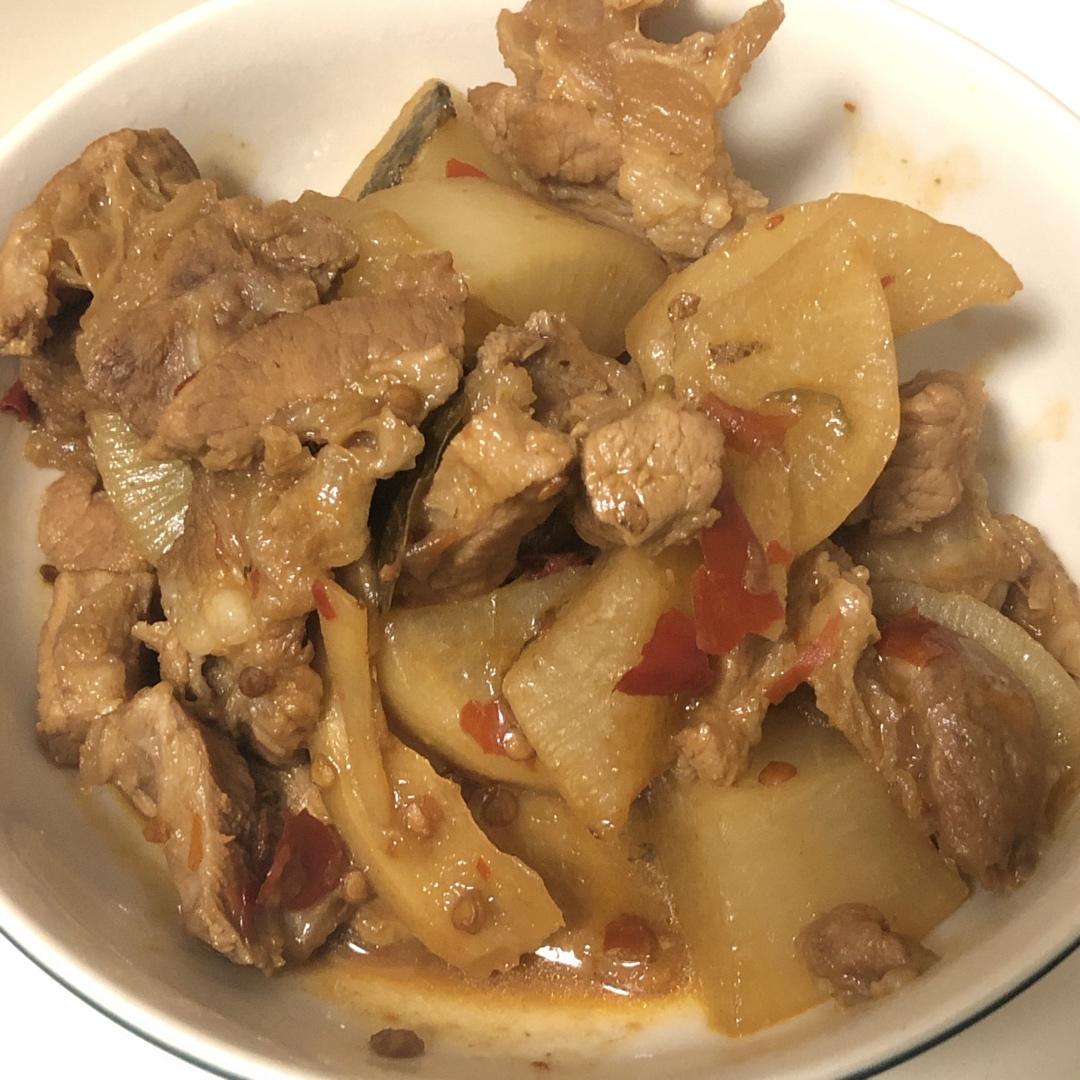 红烧萝卜牛腩