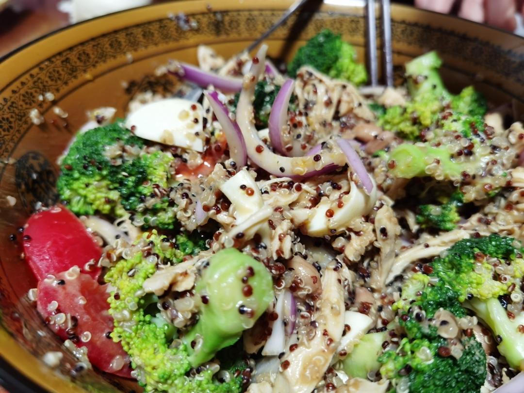 健康低卡—鸡胸肉藜麦蔬菜沙拉🥗