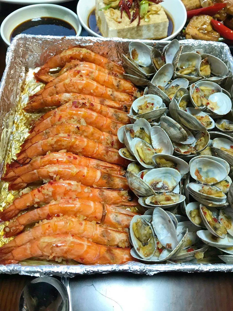 蒜蓉金针菇烤花蛤虾