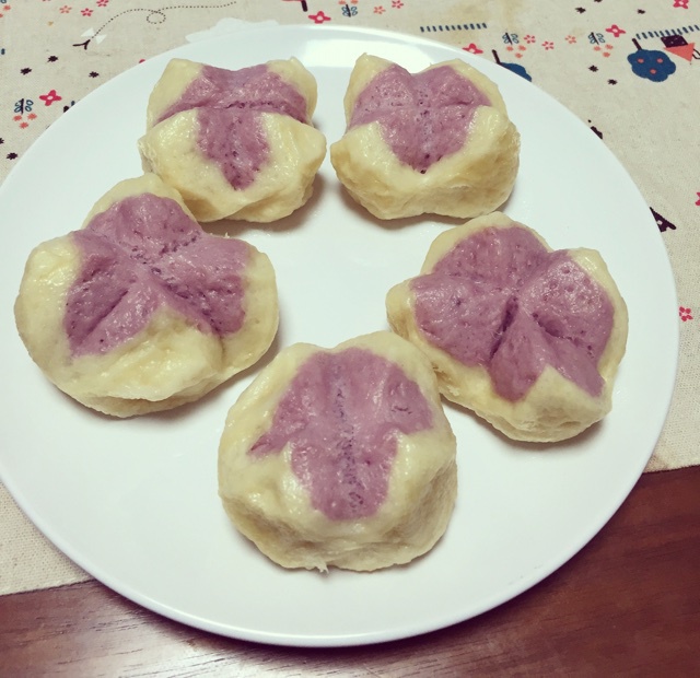 【双色开花紫薯馒头】，馒头也可以有花样儿。
